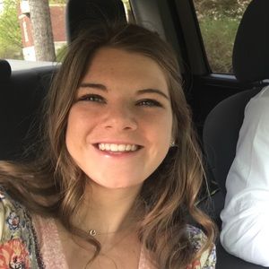 Meet your Posher, Chloe